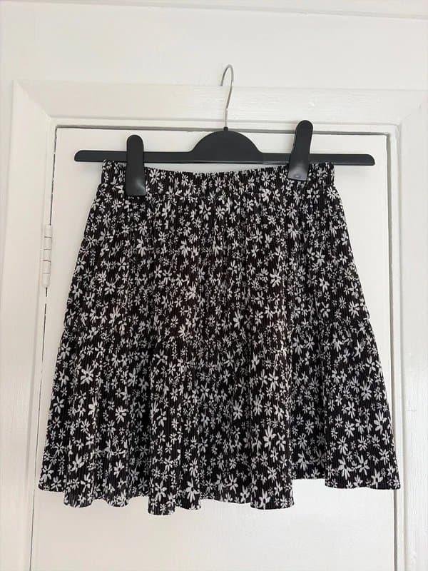 ASOS ASOS design plisse floral skirt