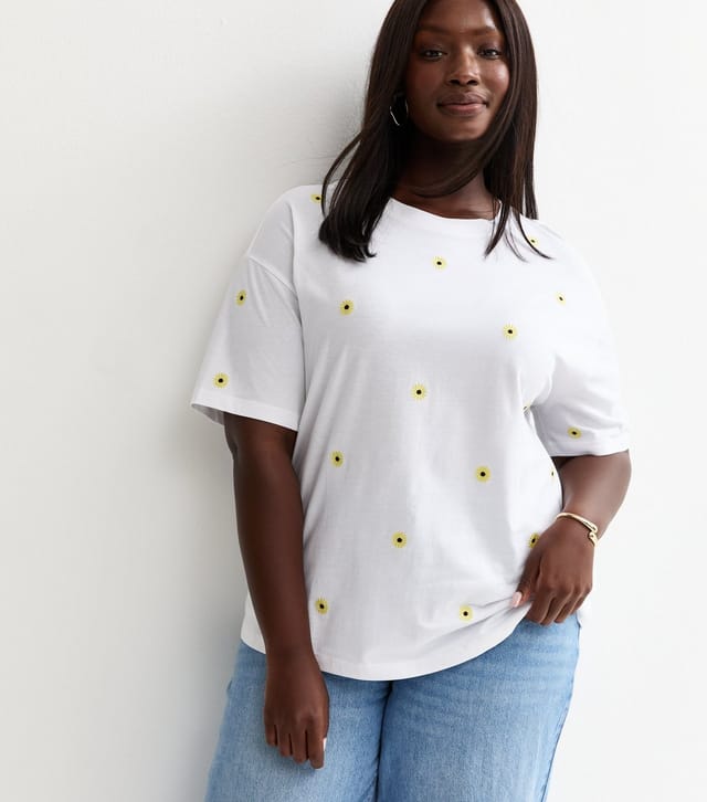 New Look Women's Plus Size White Daisy Embroidered Boxy T-shirt Curves New Look - 2