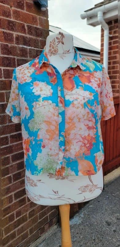 Topshop Topshop sheer chiffon patterned Short sleeved cropped blouse size 16
