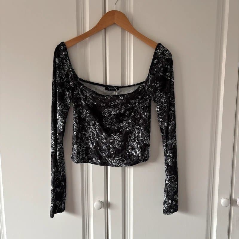 Bershka Bershka Black & Silver Velvet Feel Soft Tiger Floral Print Crop Top