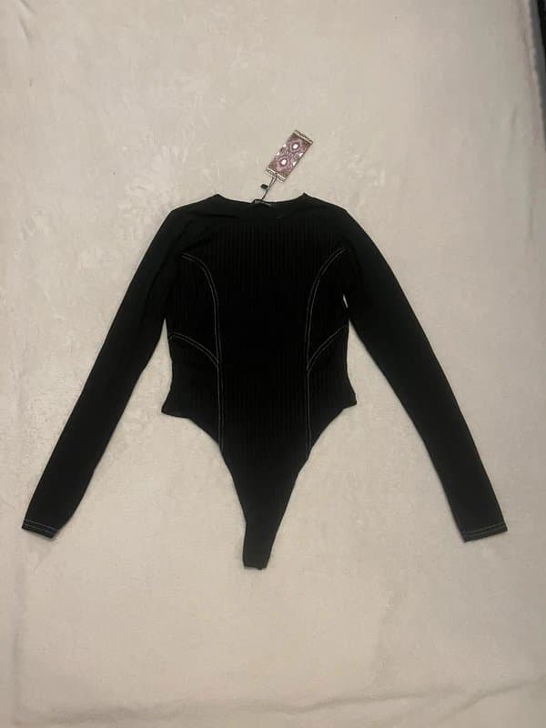 Boohoo Boohoo black ribbed white stitch bodysuit S8 nwt