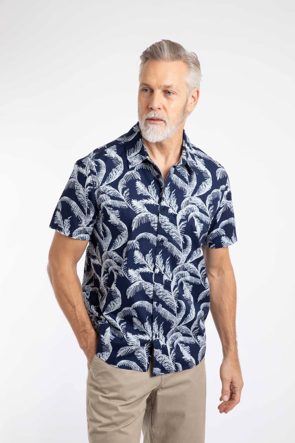 Weird Fish Weird Fish Men's Avondale Short Sleeve Printed Shirt in Dark Blue - 3