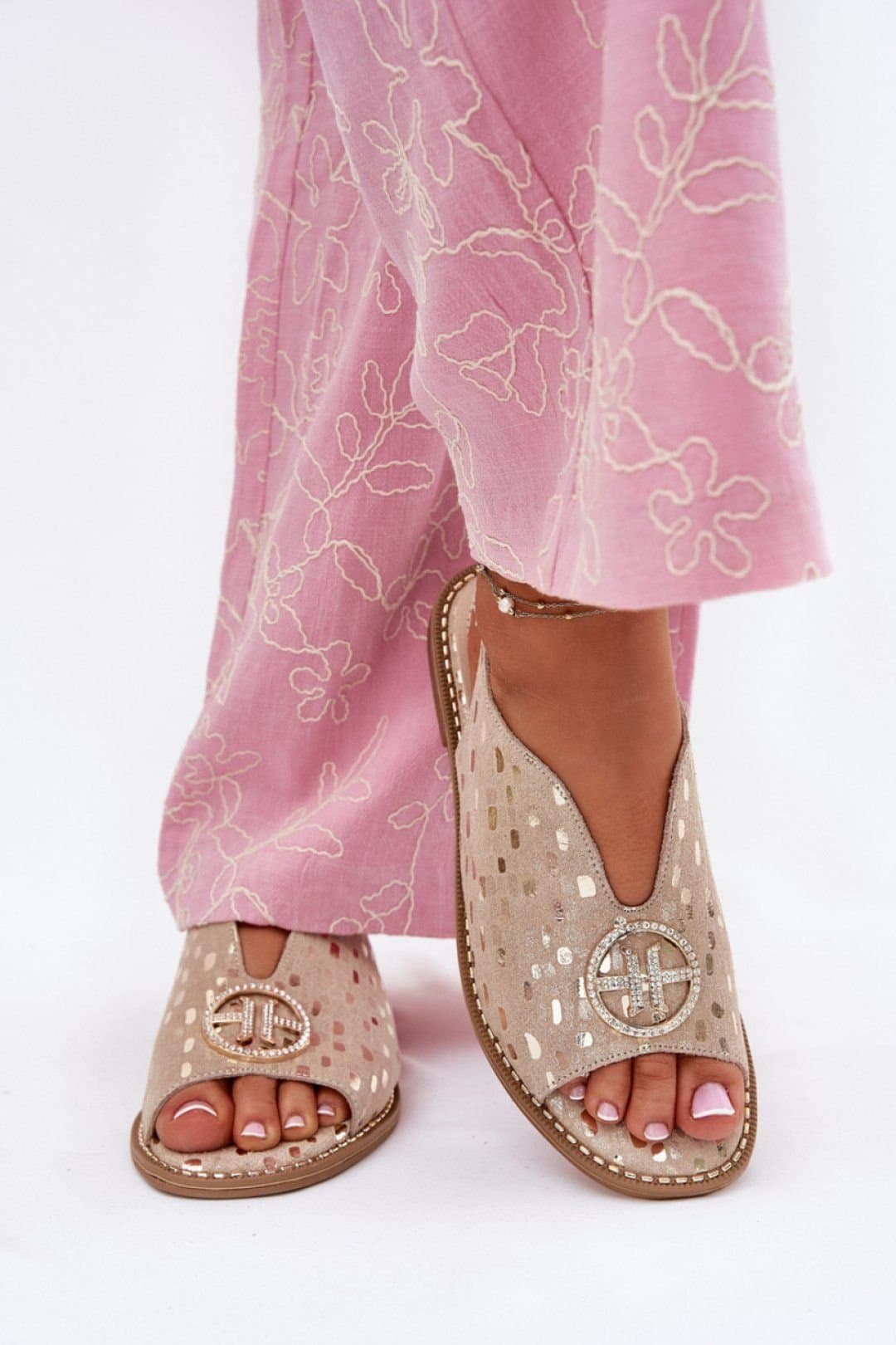 Love Lace Love Lace Beige Suede Buckle Flat Sandals with Elegant Detail