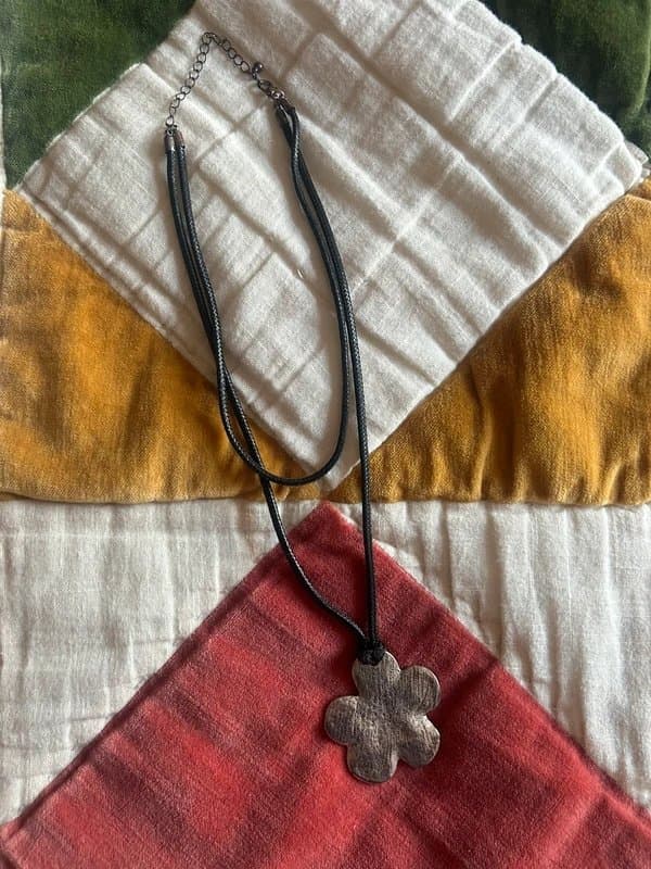 ASOS ASOS Flower necklace