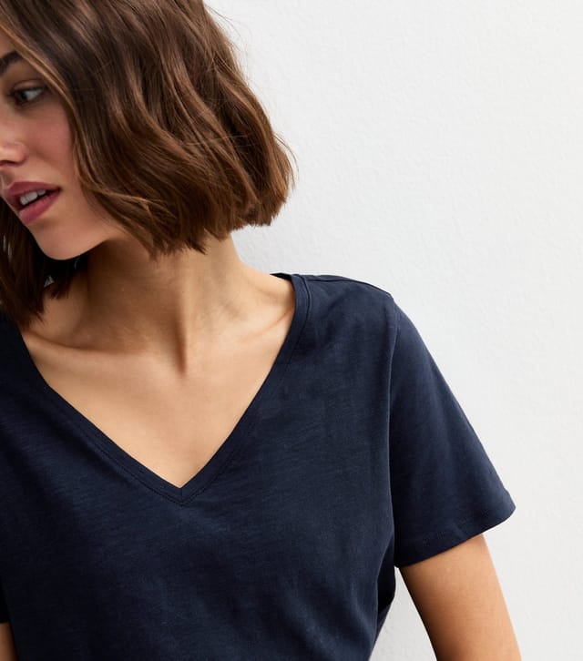 New Look Women's Navy Cotton V Neck T-Shirt New Look - 2