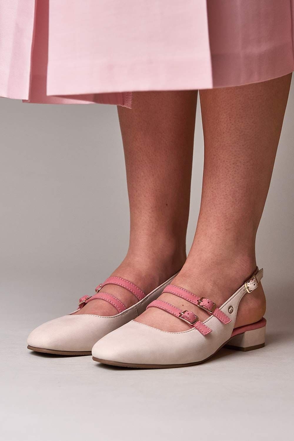 Moshulu Moshulu Women's 'Haruka' Two-toned Slingback Shoes in Light Beige