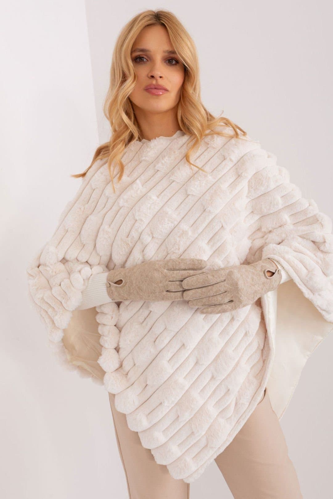Love Lace Love Lace Women's Insulated Geometric Pattern Touchscreen Gloves with Button Cuff in Beige