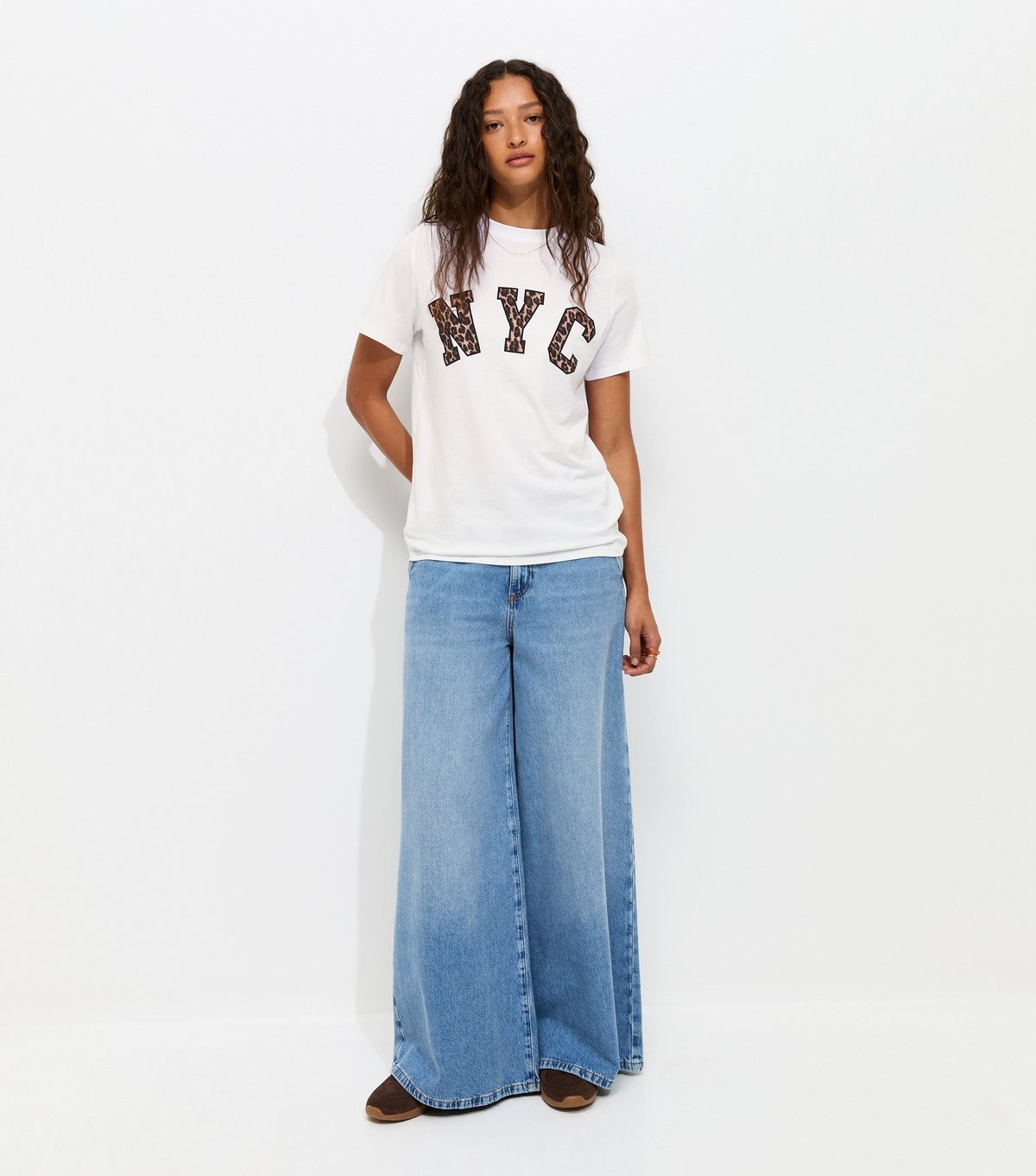 New Look Women's White Cotton Leopard Print NYC Logo T-Shirt New Look - 2