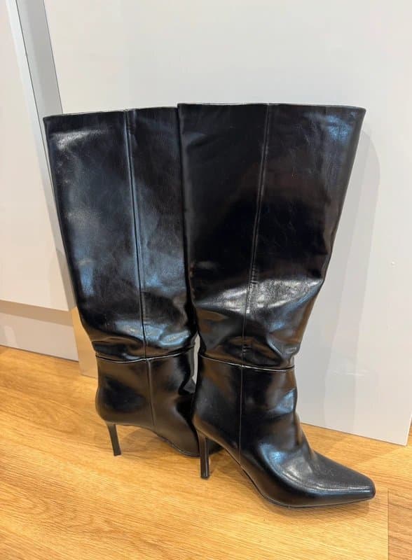 River Island River Island Black Leather Knee-High Heeled Boots – Size 8