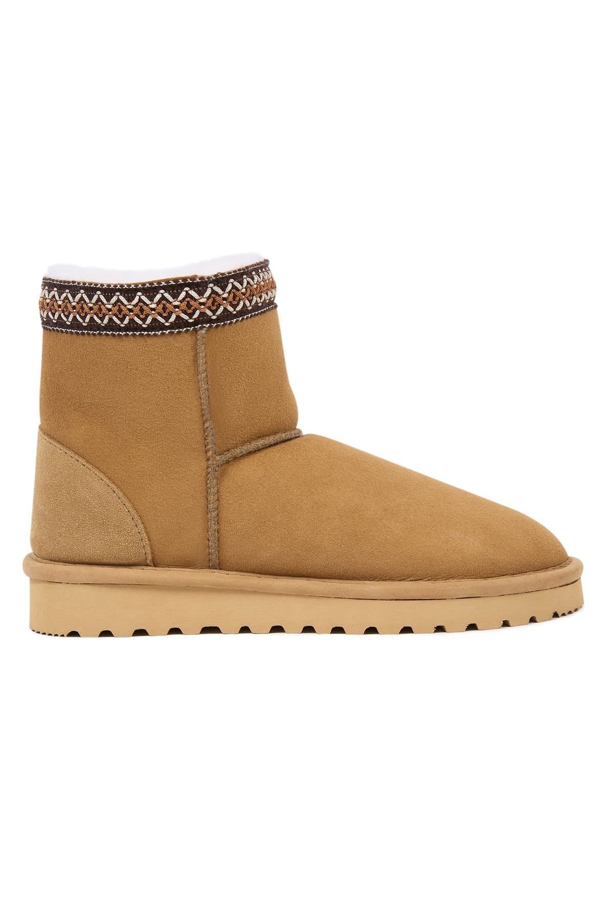 Celtic & Co Celtic & Co Women's British Braid Trim S/Ling Shortie Boot in Tan