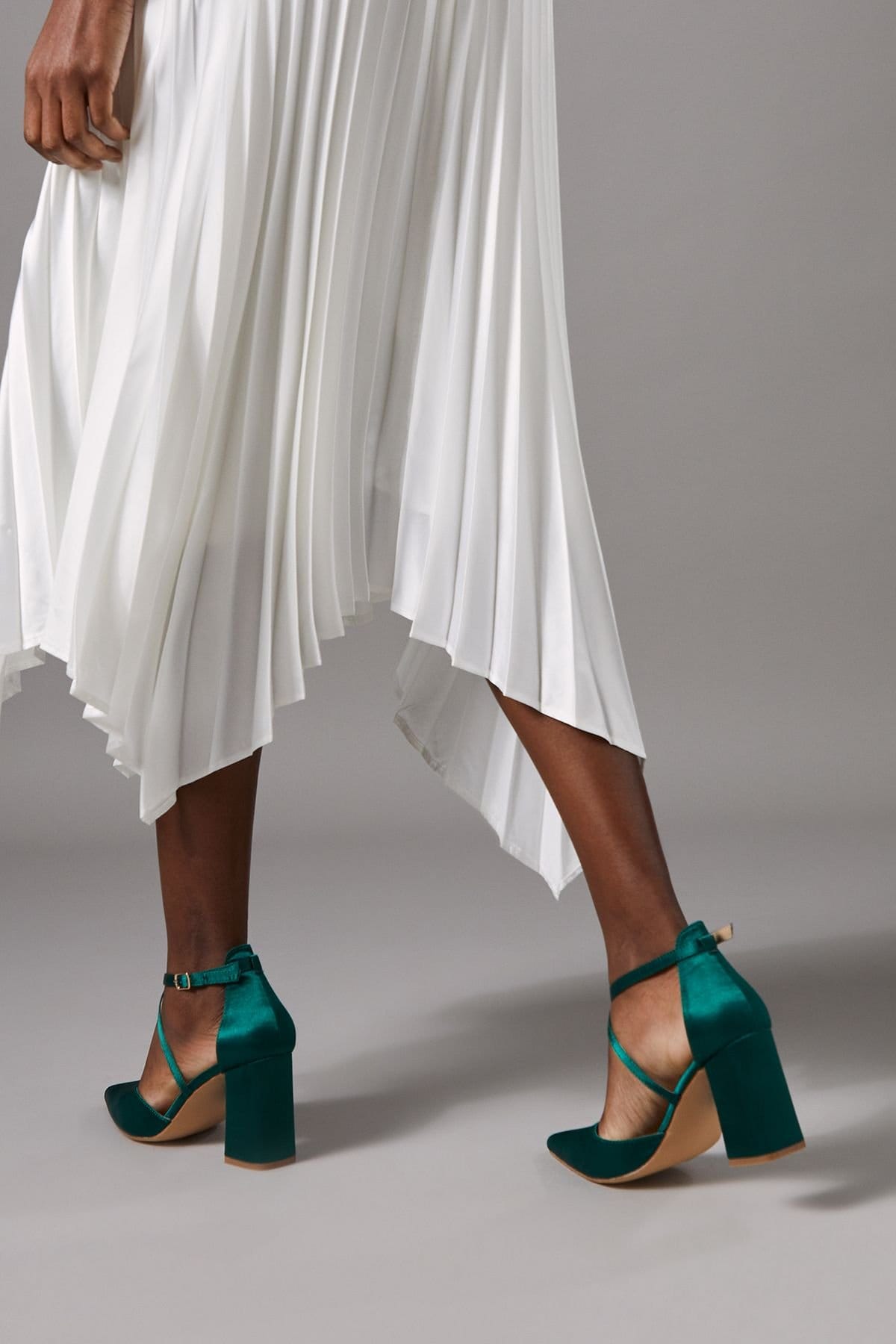 Coast Coast Women's Wide Fit Treat Satin Cross Strap Pointed Block Heel Court Shoes in Emerald - 4