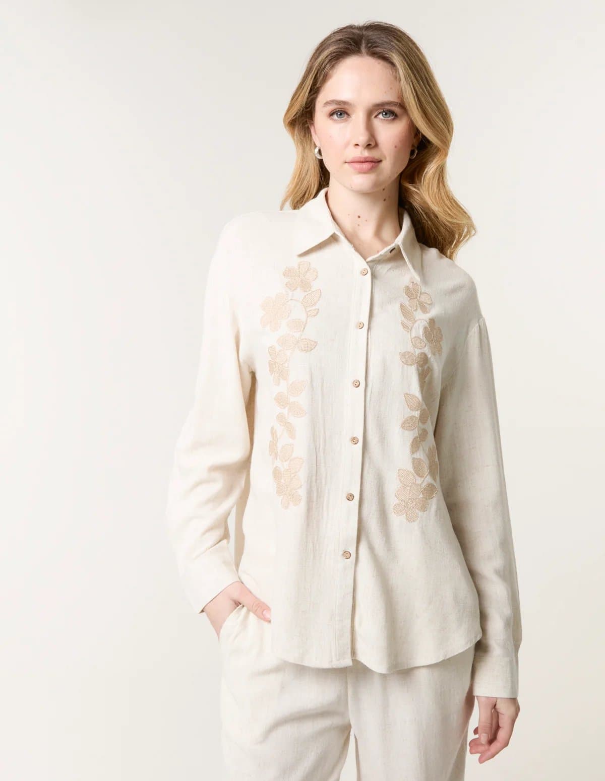 Blue Vanilla Linen Flower Embroidery Blouse