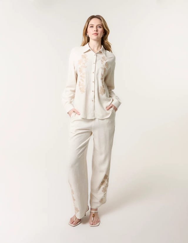 Blue Vanilla Linen Flower Embroidery Blouse - 2