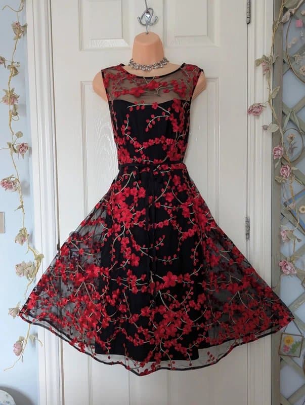Phase Eight 🎀 Phase Eight Sable Black Tulle Embroidery Lace Fit & Flare Beautiful Occasion Dress Size 12🎀