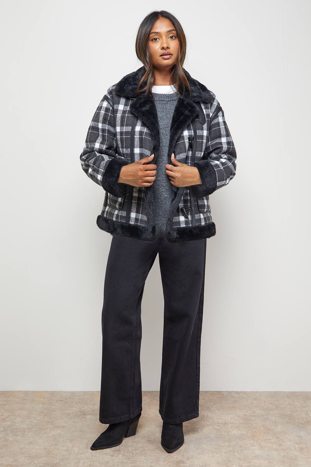 Oasis Oasis Women's Shearling Trim Check Coat in Mono - 4