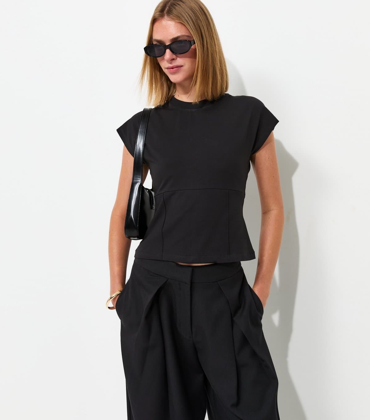 New Look New Look Black Cotton-Rich Fitted Waist T-Shirt