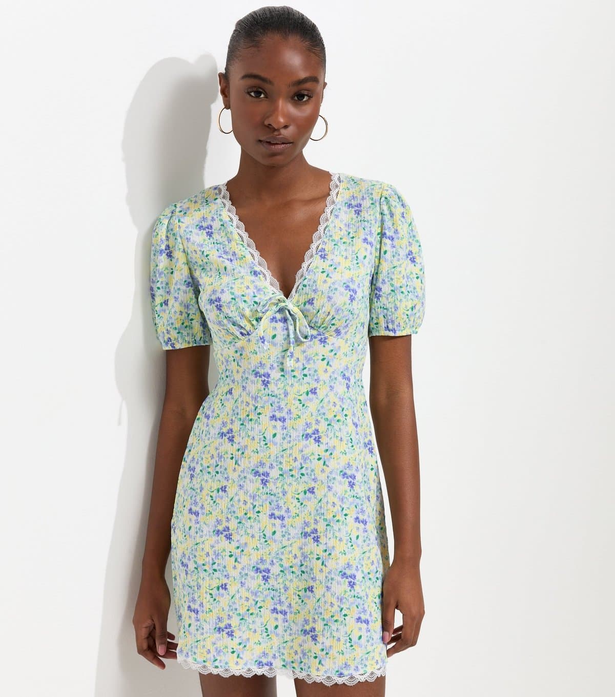 New Look Women's Blue Ditsy Floral V Neck Lace Trim Mini Dress New Look