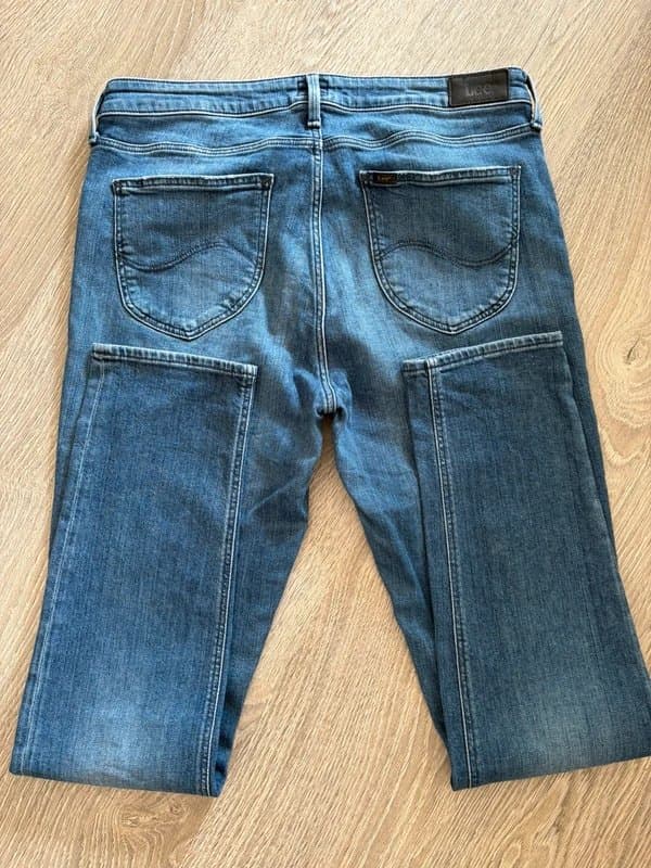 Lee Lee Women’s Elly Slim Straight Jeans W32 L33 Blue Stretch Denim Mid Rise Faded