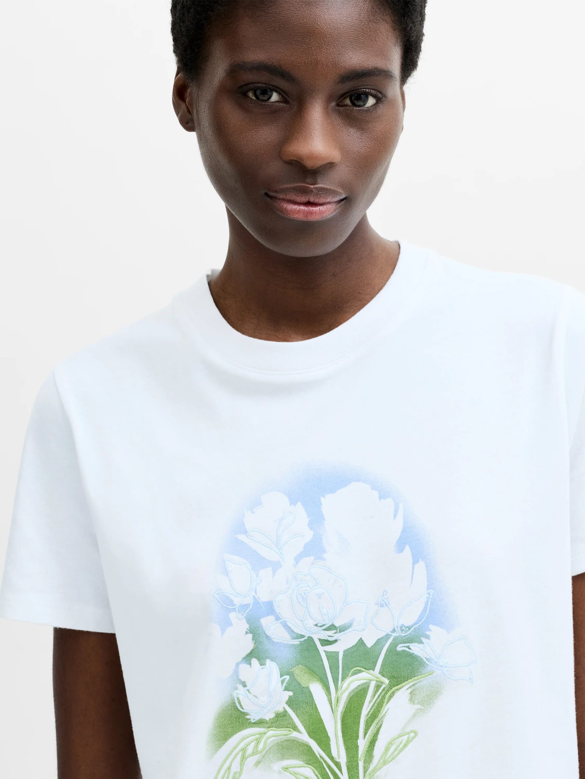 Painted Floral Embroidered White Cotton T-Shirt Linen White/Blue