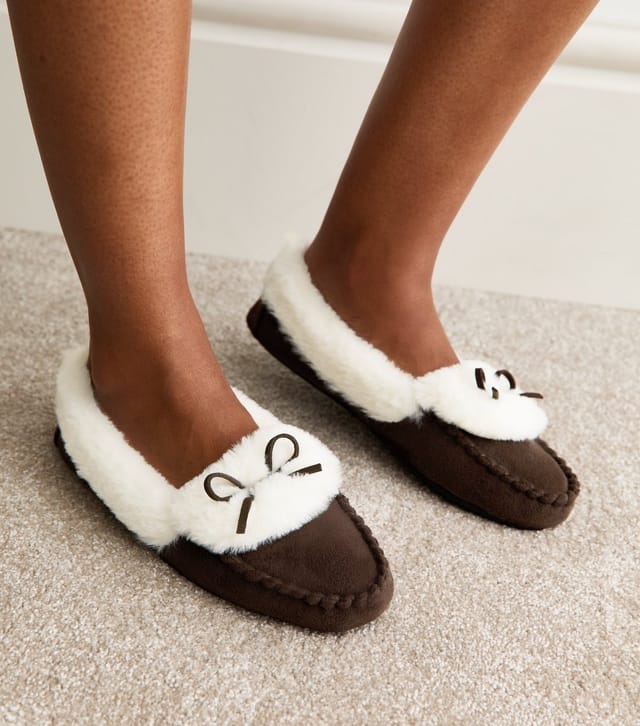 New Look Women's Brown Bow Detail Faux Fur Lined Moccasin Slippers New Look - 2