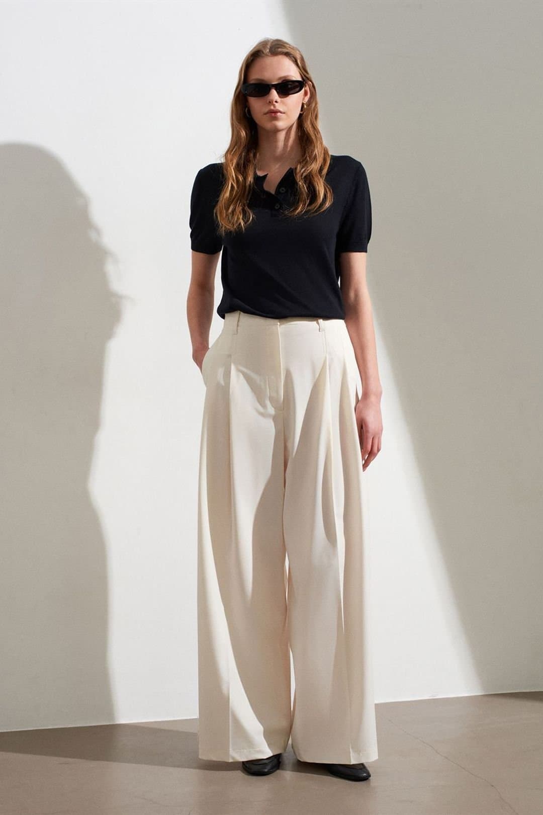 Dilvin Dilvin Women's High-Waist Wide-Leg Crepe Trousers in Cream