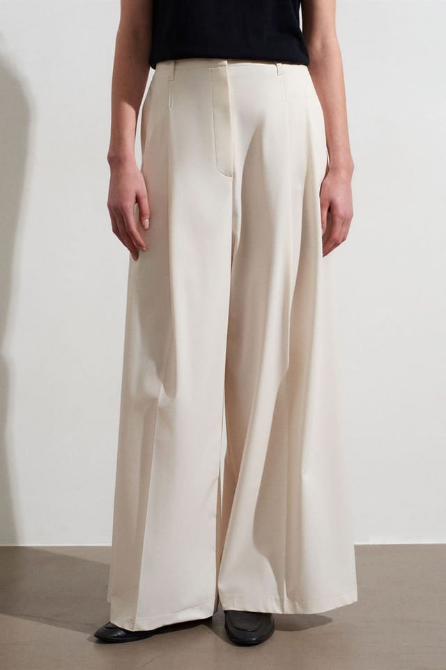 Dilvin Dilvin Women's High-Waist Wide-Leg Crepe Trousers in Cream - 3