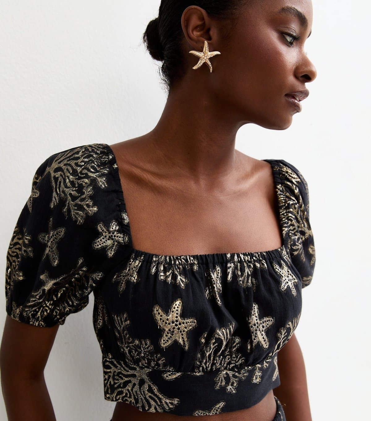 New Look Women's Black Foiled Starfish Embroidered Crop Top New Look