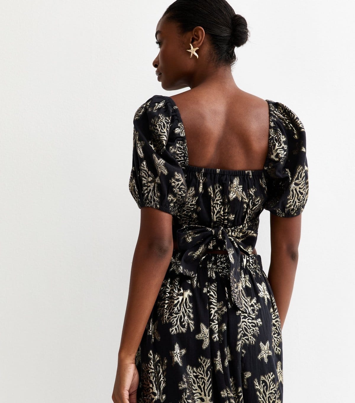 New Look Women's Black Foiled Starfish Embroidered Crop Top New Look - 4