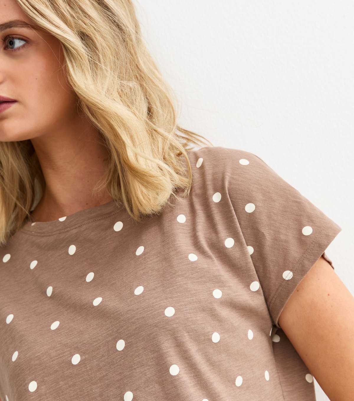 New Look Women's Mink Polka Dot Grown On Sleeve T-Shirt New Look - 2