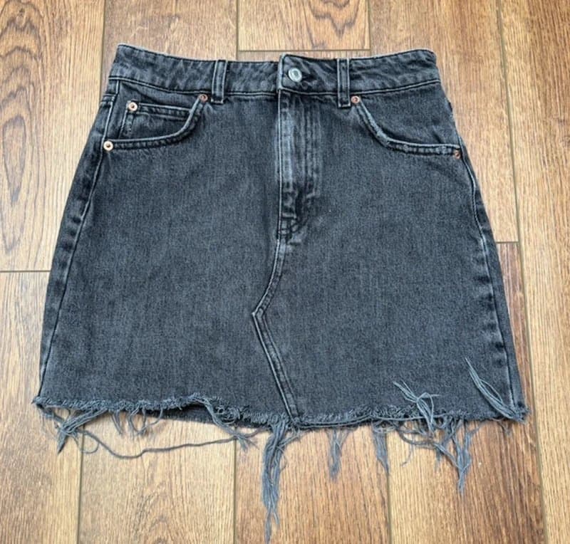 Topshop TopShop gray denim, frayed hem, mini skirt, US size 6/UK size 10