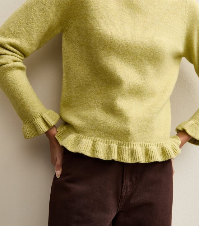 New Look Women's Light Green Frill Trim Crew Neck Jumper New Look - 2