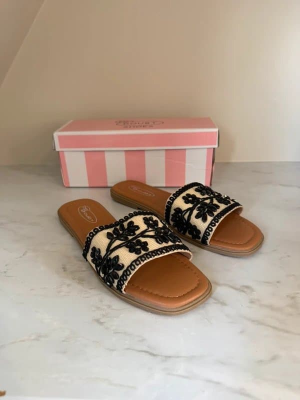 No Doubt No Doubt Beige Black Floral Beaded Embroidered Sandals Sliders Summer Holiday Size 5 New in Box