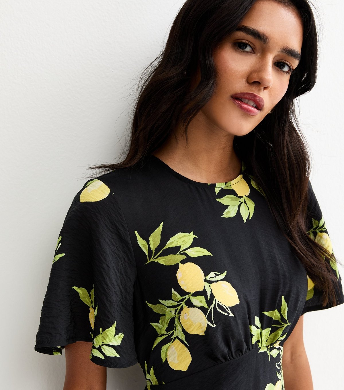 New Look Women's Black Lemon Print Flutter Sleeve Midi Dress New Look - 2