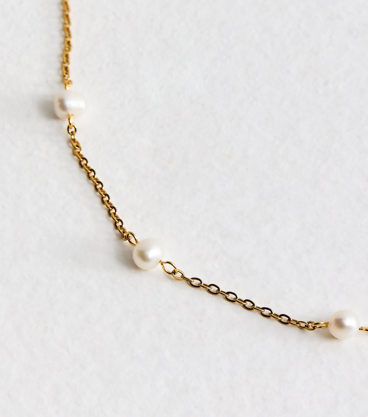 New Look Gold Tone Waterproof Faux Pearl Chain Necklace New Look - 4