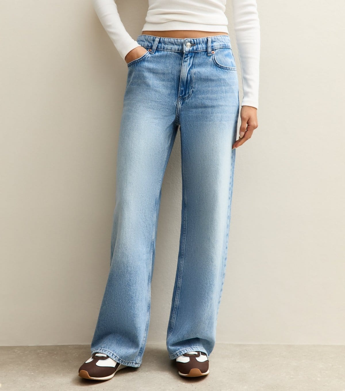 New Look Women's Mid Blue Low Rise Wide Leg Jeans New Look - 4