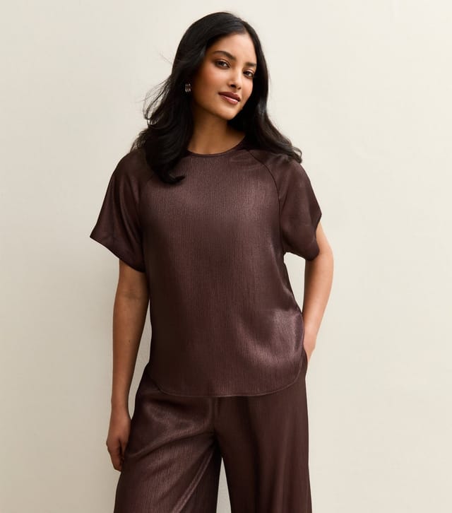 New Look Women's Burgundy Textured Satin Crew Neck Top New Look - 2