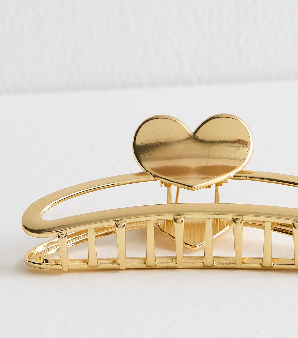 New Look Gold Tone Curved Cutout Heart Claw Clip New Look - 3