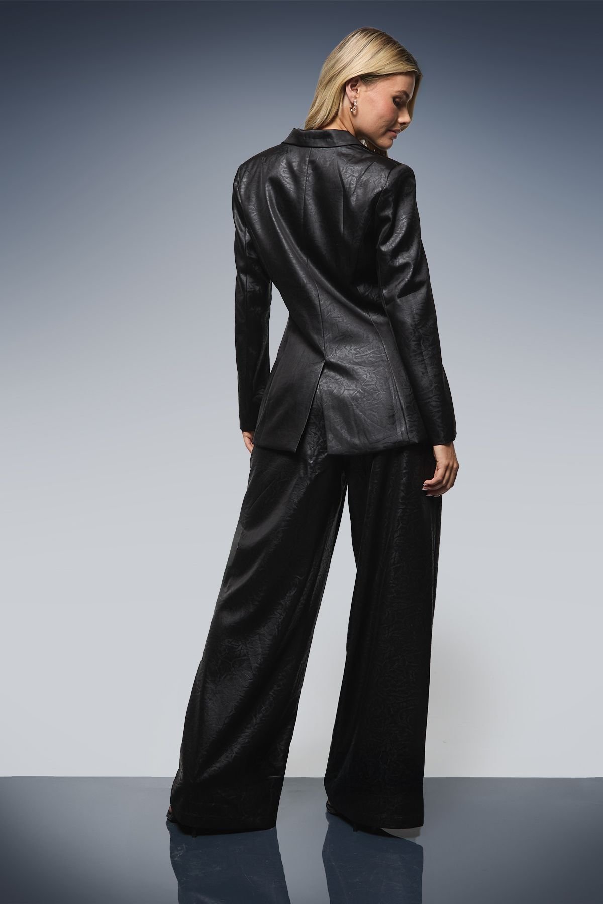 Dorothy Perkins Dorothy Perkins Women's Textured Satin Single Breasted Blazer in Black - 3