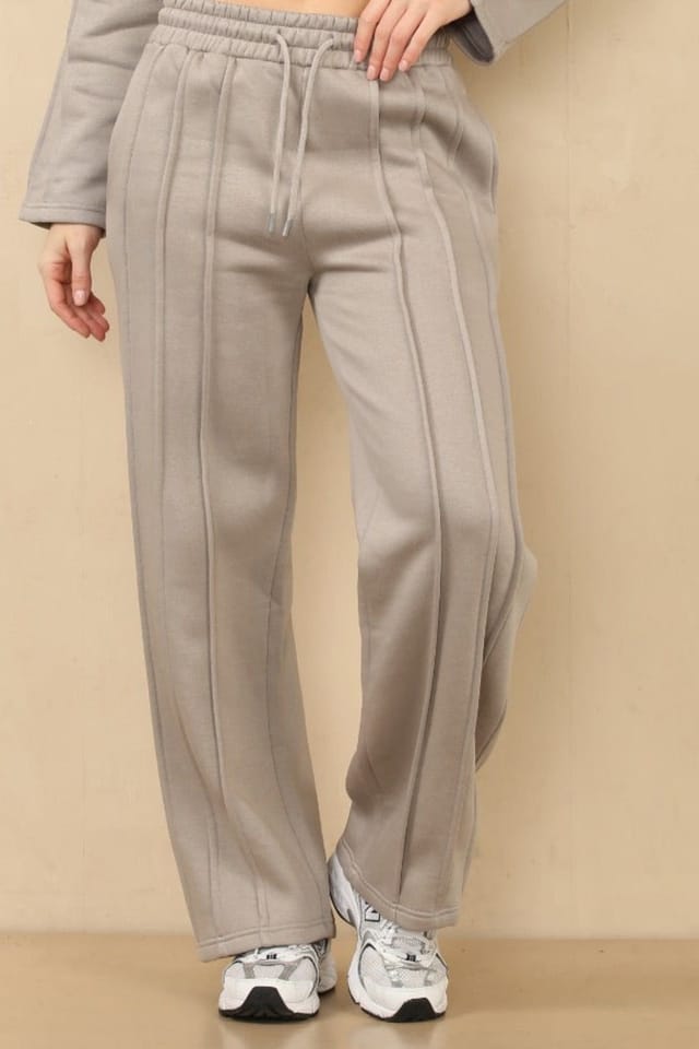 STYLEWISE STYLEWISE Women's Seam Detail Oversized Crop Top & Joggers Fleece Co-ord in Light Grey - 3