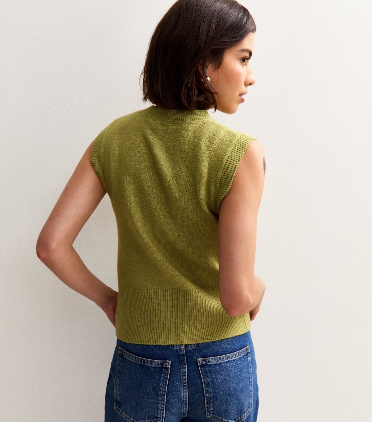 New Look Women's Green Crew Neck Contrast Button Knit Waistcoat New Look - 4