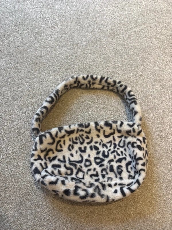 Bershka Bershka white shoulder bag fluffy black leopard print - 1