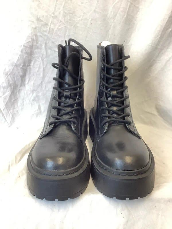 Topshop Ladies Topshop Black Leather boots size 39 Uk 6