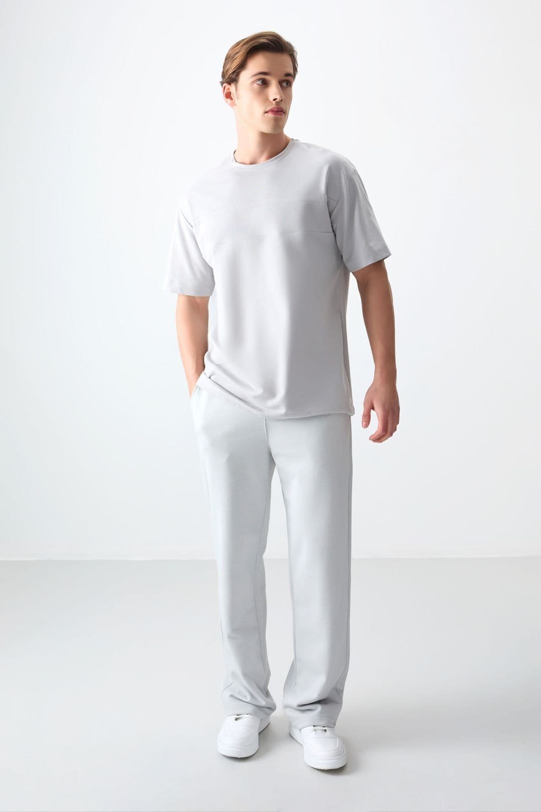 Tommy Life Tommy Life Men's Oversized Crew Neck T-Shirt in Light Grey - 4