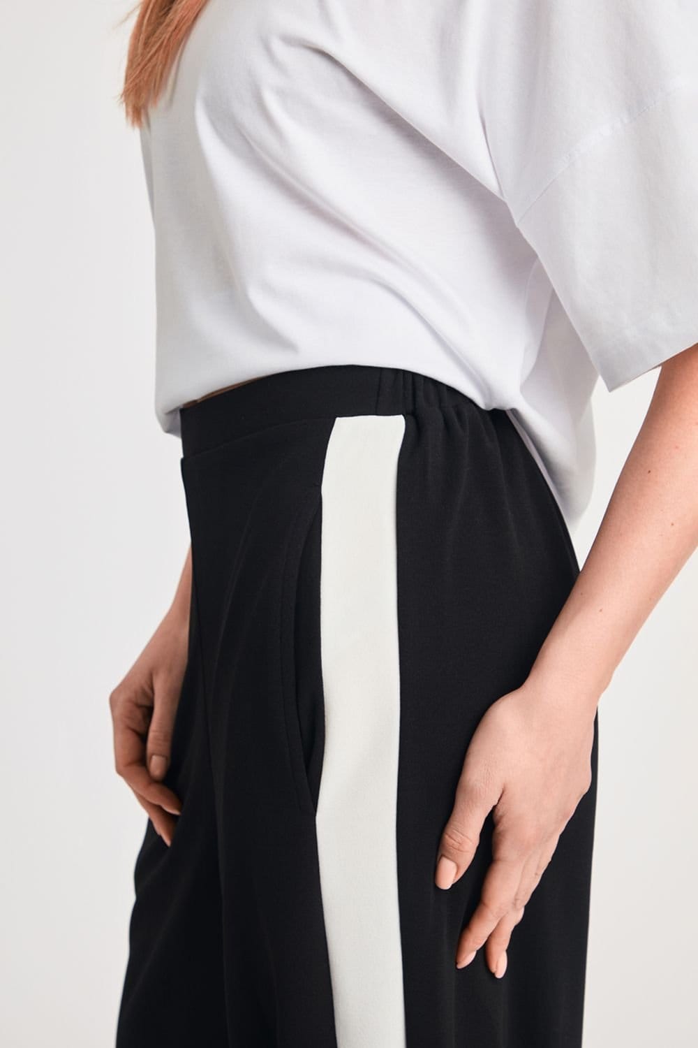 French Connection French Connection Women's Wide Leg Crepe Trousers with Leg Stripe in Black - 4
