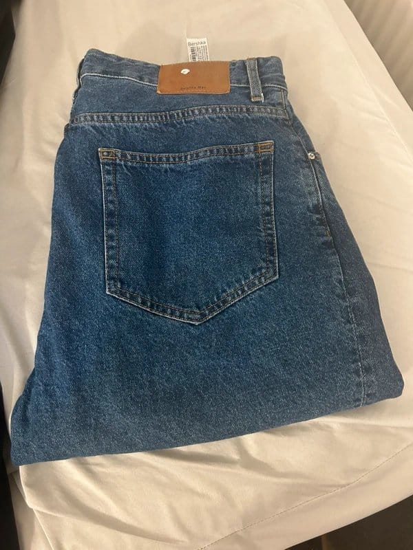 Bershka Man Blue Relaxed-Fit Tapered Jeans