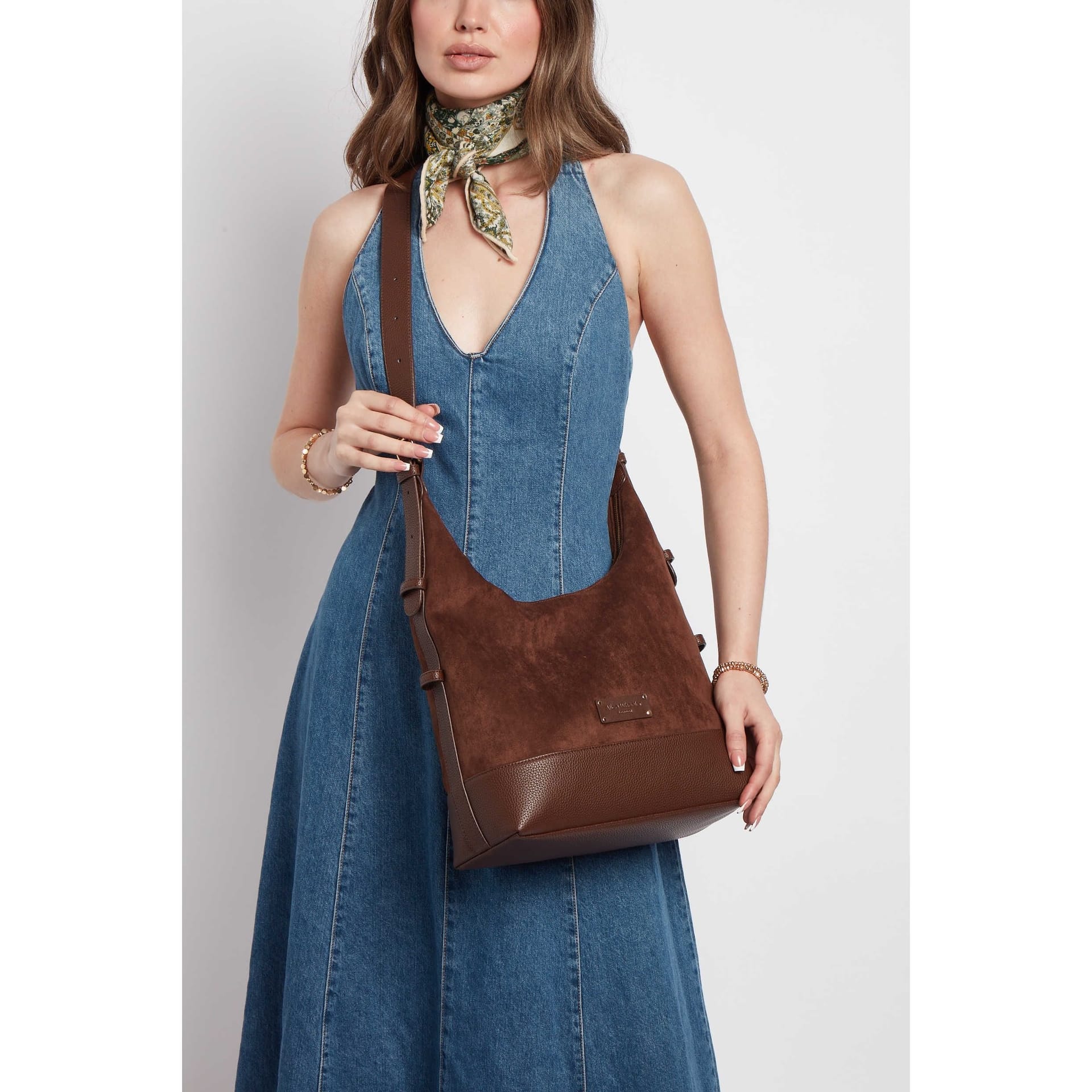 ALICE WHEELER LONDON ALICE WHEELER LONDON Women's Kensington Suedette Large Crossbody Bag in Chocolate - 4