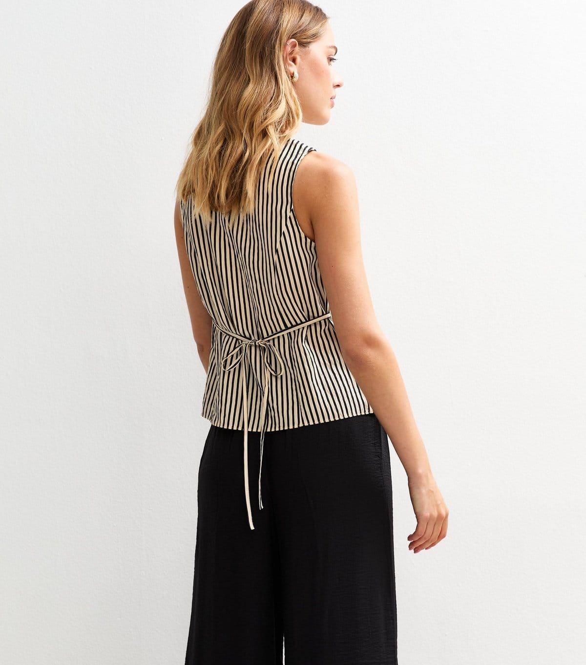 New Look Women's Black Striped Button Up Waistcoat New Look - 4