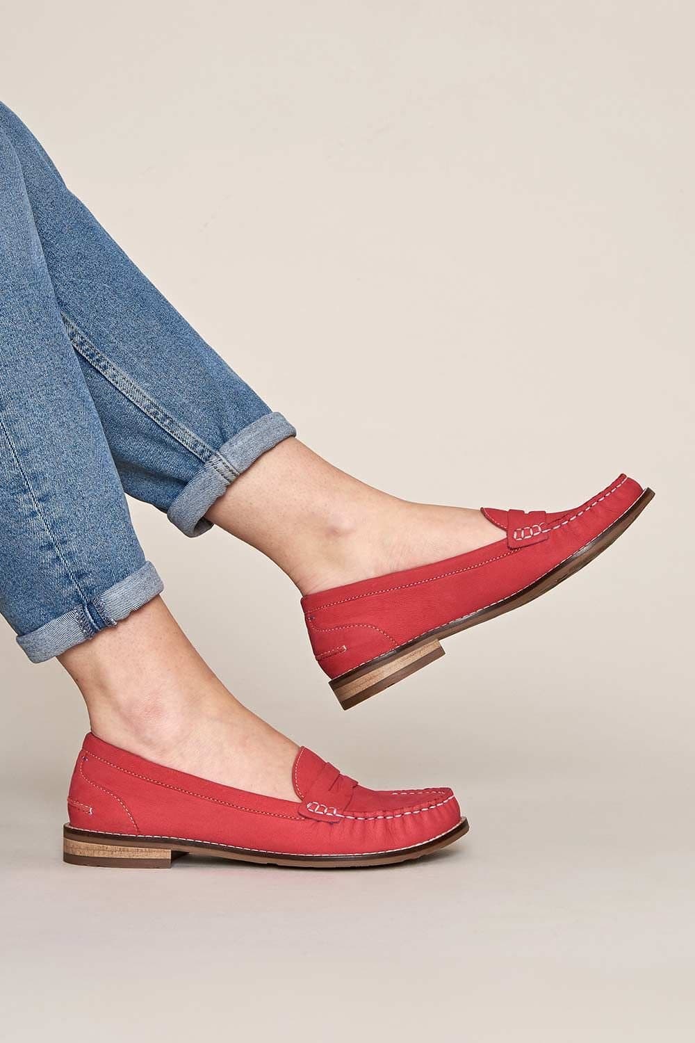Moshulu Moshulu Women's 'Petrel Nubuck' Classic Nubuck Penny Loafers in Pink