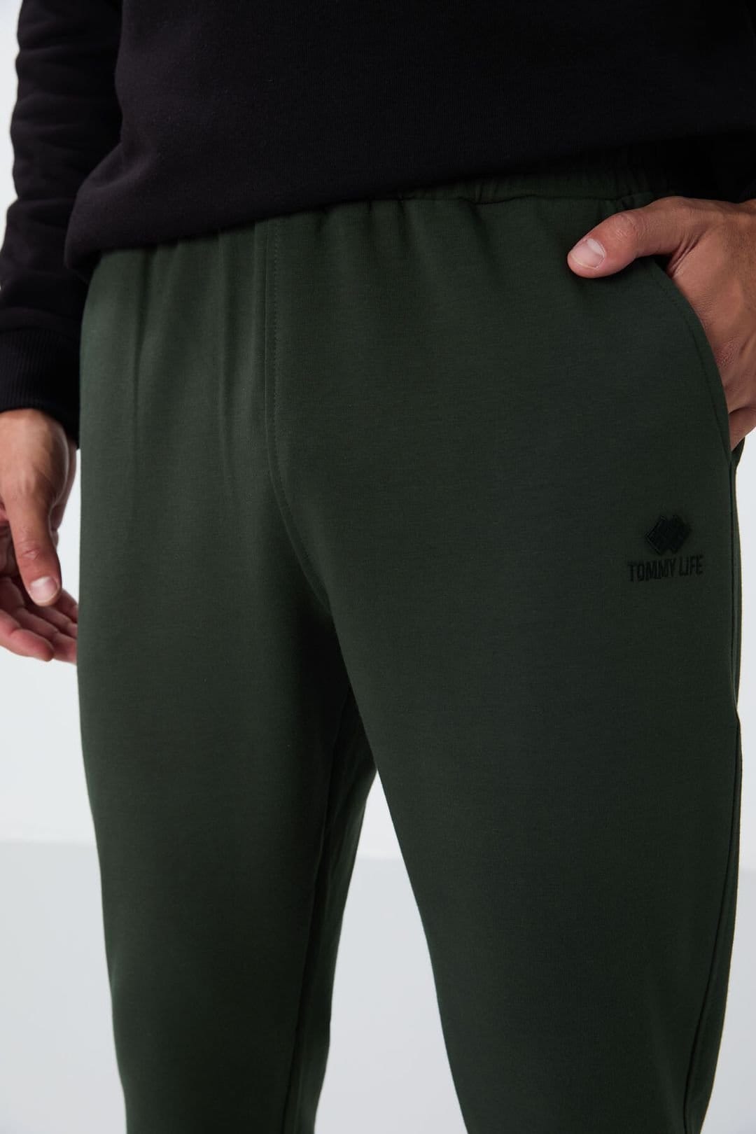 Tommy Life Tommy Life Men's Solid Fleece Sweatpants in Dark Green - 4
