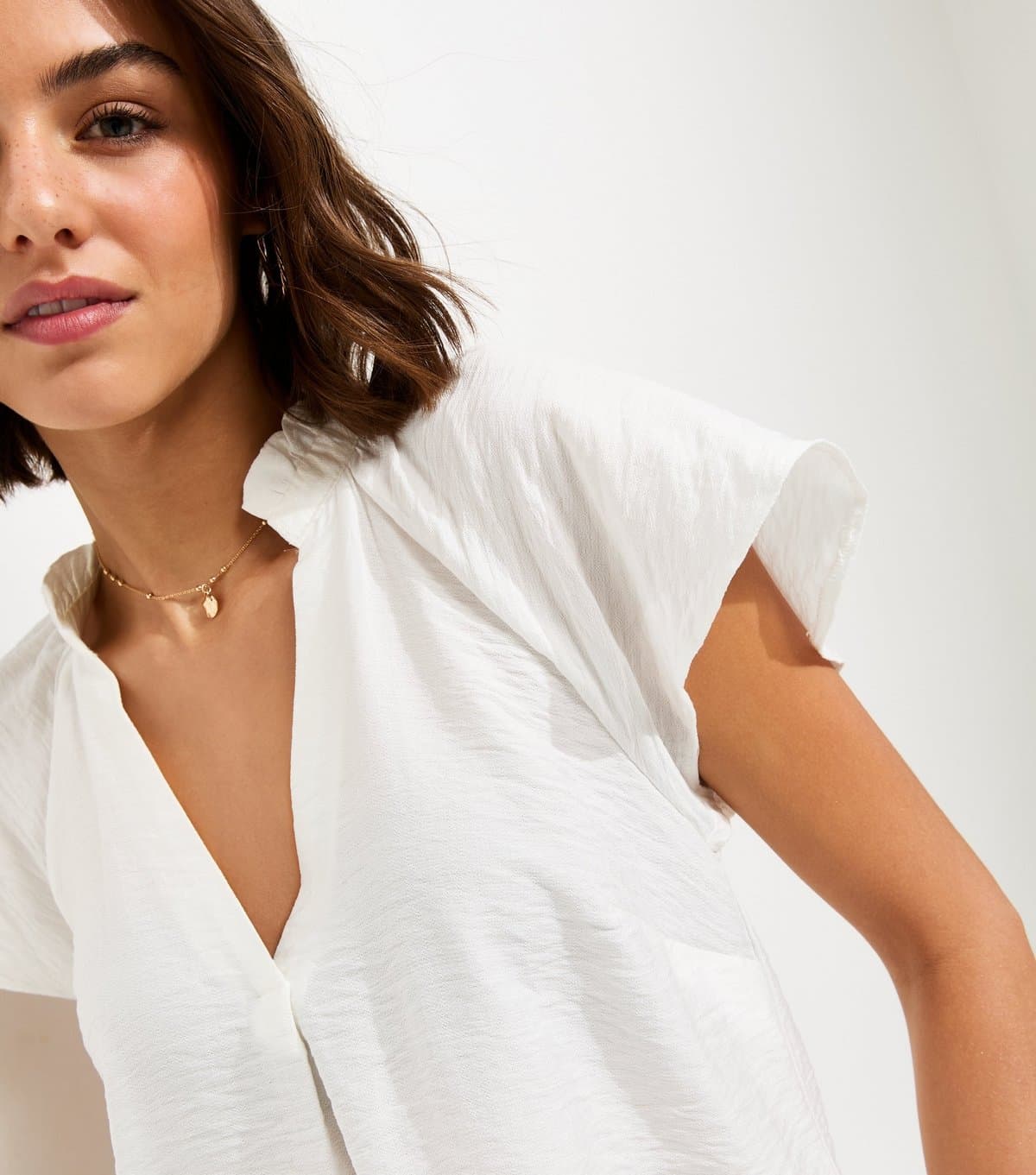 New Look Women's Cream Crinkled Flutter Sleeve Blouse New Look